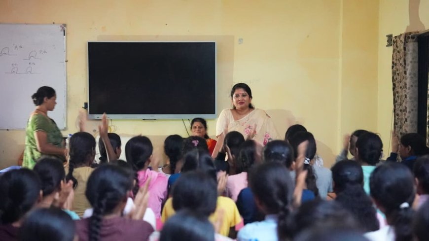 कांकेर में बच्चियों से आत्मीय संवाद, डॉ. वर्णिका शर्मा ने जानी समस्याएं
