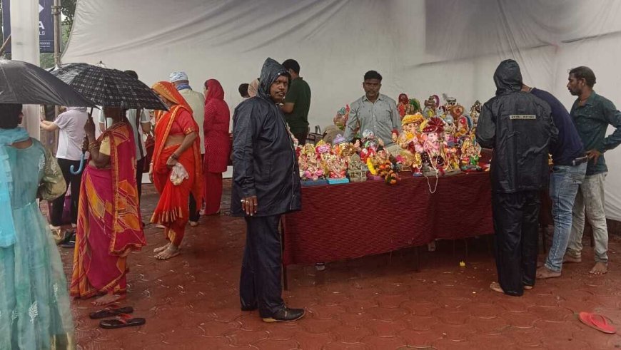 अनंत चतुर्दशी पर महादेवघाट विसर्जन कुंड में श्रद्धालुओं की भीड़, 1705 गणपति प्रतिमाओं का हुआ विसर्जन