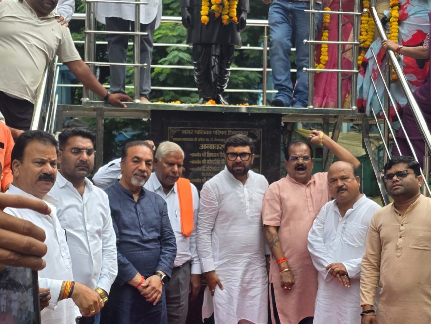 पंडित दीनदयाल उपाध्याय की प्रतिमा पर भाजपा नेताओं ने किया माल्यार्पण, स्वच्छता अभियान से दिया सेवा का संदेश