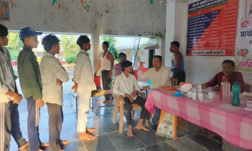 प्री-मैट्रिक छात्रावास पांडातराई में विद्यार्थियों की आंखों की जांच, स्वास्थ्य एवं स्वच्छता के प्रति किया जागरूक