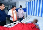 मरकाटोला घाट हादसे के घायलों से मिले विजय शर्मा, बेहतर उपचार के दिए निर्देश