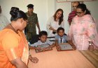 ब्रेल से कलेक्टर का नाम लिखा, टेलर फ्रेम से दिखाई गणित की प्रतिभा, बच्चों के बीच पहुंचीं कलेक्टर
