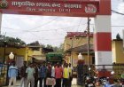 राजमिस्त्री संघ ने गांधी-शास्त्री जयंती पर मरीजों को बांटे फल, अस्पताल पहुंचकर जाना हालचाल