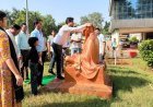 कलेक्ट्रोरेट परिसर में मनाई गई गांधी और शास्त्री जयंती, अधिकारियों-कर्मचारियों ने किया माल्यार्पण