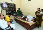 दीनदयाल उपाध्याय नगर में सांड के हमले से घायल परिवार से मिले विकास उपाध्याय, व्यवस्था पर उठाए सवाल