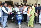 उप मुख्यमंत्री विजय शर्मा ने दिव्यांग धनीराम यादव को प्रदान की स्कूटी, आवागमन होगा आसान