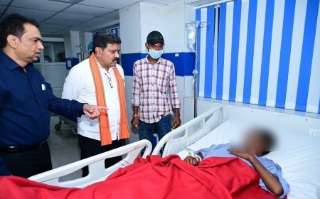 मरकाटोला घाट हादसे के घायलों से मिले विजय शर्मा, बेहतर उपचार के दिए निर्देश