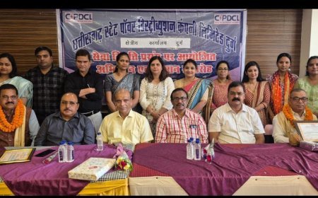 सीएसपीडीसीएल के दो कर्मचारी सेवानिवृत्त, समारोह में दी गई भावभीनी विदाई