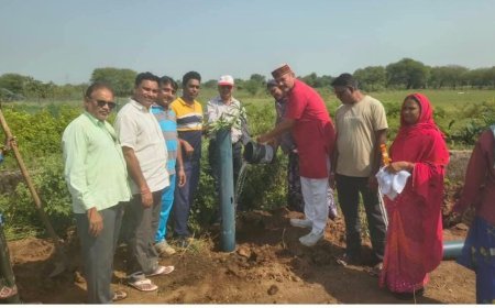 गांधी जयंती पर जामुल में स्वच्छता दीदियों का सम्मान, पानी बॉटल भेंट कर बढ़ाया हौसला