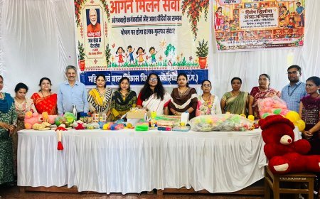 कवर्धा में आंगनबाड़ी केंद्रों के लिए खिलौना संग्रह अभियान, कलेक्टर तुलिका प्रजापति ने भी भेंट की खेल सामग्री