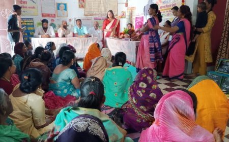 परासिया में सेवा संकल्प अभियान के तहत आंगनवाड़ी केंद्र में मिलन समारोह, महिलाओं को योजनाओं की दी जानकारी