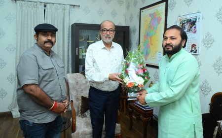 राज्यपाल रमेन डेका से महाराजा कमल चंद्र भंज देव ने की भेंट, बस्तर दशहरा में शामिल होने दिया आमंत्रण