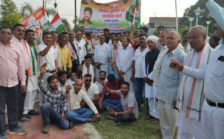 बलरामपुर में कांग्रेस का पैदल मार्च, मुख्य चुनाव आयुक्त का पुतला दहन कर जताया विरोध