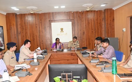 कवर्धा में कानून व्यवस्था की समीक्षा, संवेदनशील क्षेत्रों की निगरानी के निर्देश