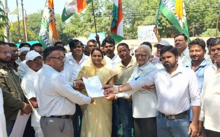 जोबट में किसानों का हल्लाबोल, बिजली-पानी और खाद-बीज की मांग को लेकर धरना-प्रदर्शन