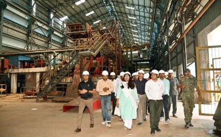 कलेक्टर ने पंडरिया शक्कर कारखाने का किया निरीक्षण, किसानों की सुविधाओं पर दिया जोर