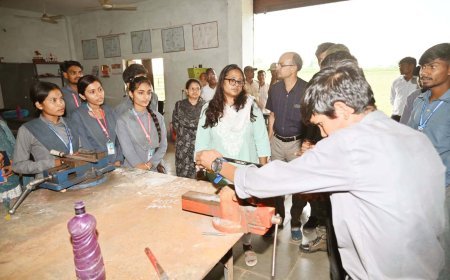 वनांचल के आईटीआई में कलेक्टर का औचक निरीक्षण, विद्यार्थियों से लिया प्रशिक्षण का फीडबैक