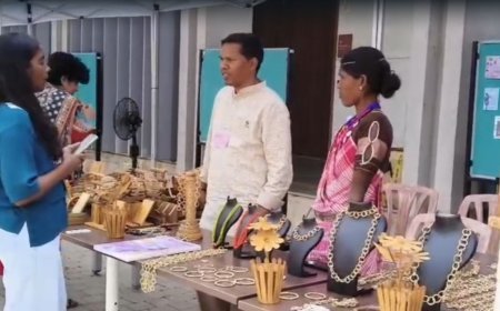 कवर्धा की बैगा महिला उद्यमी श्रीबाई बैगा ने बेंगलुरु में बनाई पहचान, पारंपरिक आभूषणों का कर रहीं प्रदर्शन