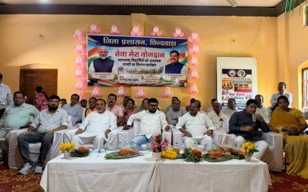 छिंदवाड़ा में सेवा संकल्प अभियान के तहत जरूरतमंद विद्यार्थियों को बांटी गई शैक्षणिक सामग्री, सांसद विवेक बंटी साहू ने बढ़ाया उत्साह
