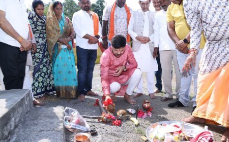 धरसीवां के ग्राम खपरी में ₹20 लाख के रंगमंच शेड का भूमिपूजन, विधायक अनुज शर्मा ने दी सौगात