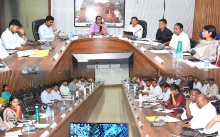 कवर्धा में धान खरीदी की तैयारियों की समीक्षा, कलेक्टर ने दिए सख्त निर्देश