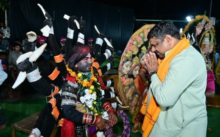 दुर्गा पंडालों में पहुंचे कैबिनेट मंत्री गजेन्द्र यादव, माता रानी के दर्शन कर दीं नवरात्रि की शुभकामनाएं