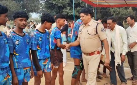 कबीरधाम: लोहारीडीह में रेंगाखार पुलिस ने कराई कबड्डी प्रतियोगिता, 300 ग्रामीणों को यातायात और साइबर सुरक्षा के प्रति किया जागरूक