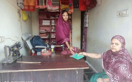 कवर्धा: प्रधानमंत्री स्वनिधि योजना से संतोषी चंद्रवंशी के स्वरोजगार को मिला संबल, 50 हजार रुपये के ऋण से बढ़ाया सिलाई और कपड़ा व्यवसाय