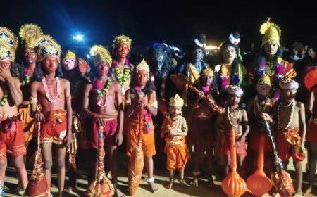 छोटेडोंगर में धूं-धूं कर जला 12 फीट ऊंचा रावण, रामलीला और आतिशबाजी के बीच उमड़ा जनसैलाब, जय श्रीराम के नारों से गूंजा मैदान