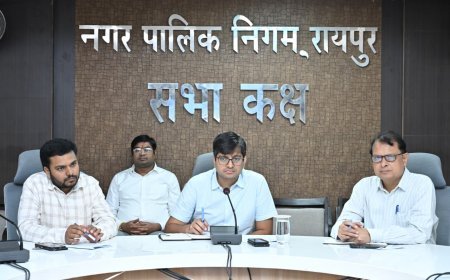 रायपुर निगम आयुक्त संबित मिश्रा ने सफाई और राजस्व वसूली को प्राथमिकता देने के दिए निर्देश
