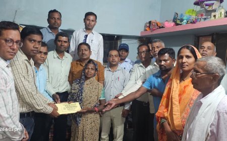 रामलीला में आग से झुलसे हेमंत ध्रुव की मदद को आगे आया टीचर्स एसोसिएशन, उपचार के लिए दिए 50 हजार रुपये