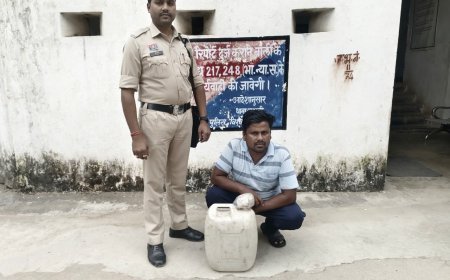 सुखीपाली में अवैध महुआ शराब पर पुलिस की रेड, 20 लीटर शराब जब्त