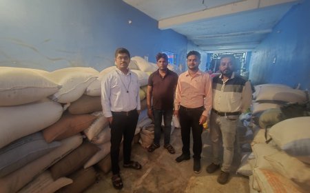 कवर्धा में अवैध धान भंडारण पर कार्रवाई, दो व्यापारियों के परिसरों से 50 क्विंटल धान जब्त