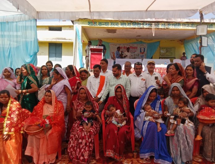 मरवाही के निमधा में सेवा सेतु अभियान के तहत लगा सरकार आपके द्वार शिविर