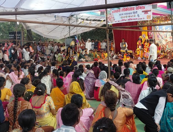कोंडागांव में दशहरे की अनोखी परंपरा, रावण दहन नहीं बल्कि होता है वध, नाभि से निकले 'अमृत' का तिलक लगाते हैं ग्रामीण