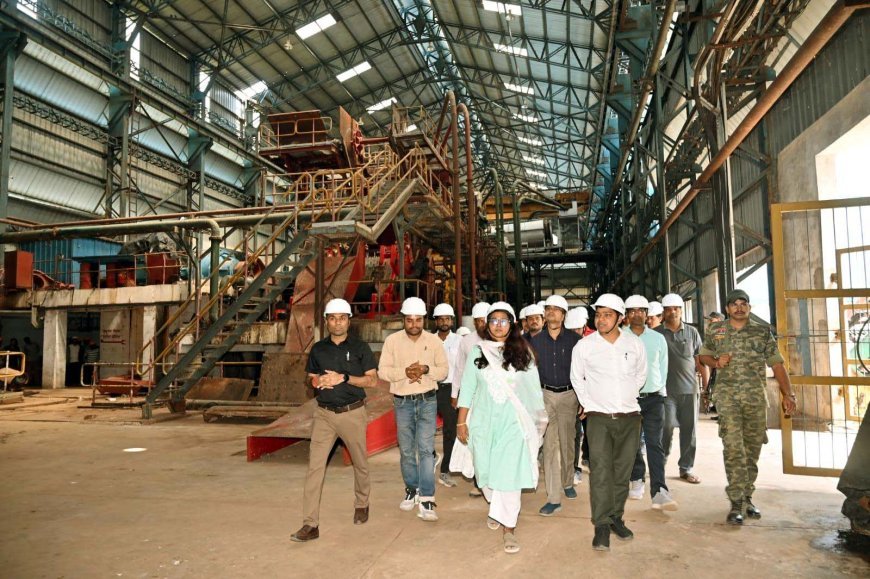 कलेक्टर ने पंडरिया शक्कर कारखाने का किया निरीक्षण, किसानों की सुविधाओं पर दिया जोर