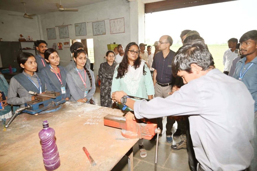 वनांचल के आईटीआई में कलेक्टर का औचक निरीक्षण, विद्यार्थियों से लिया प्रशिक्षण का फीडबैक