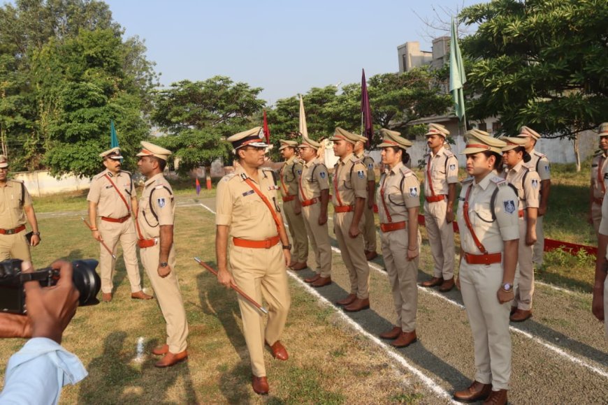 आलीराजपुर में IG अनुराग का वार्षिक निरीक्षण, क्राइम मीटिंग में लंबित मामलों की समीक्षा; साइबर ठगी रोकने जागरूकता पर जोर