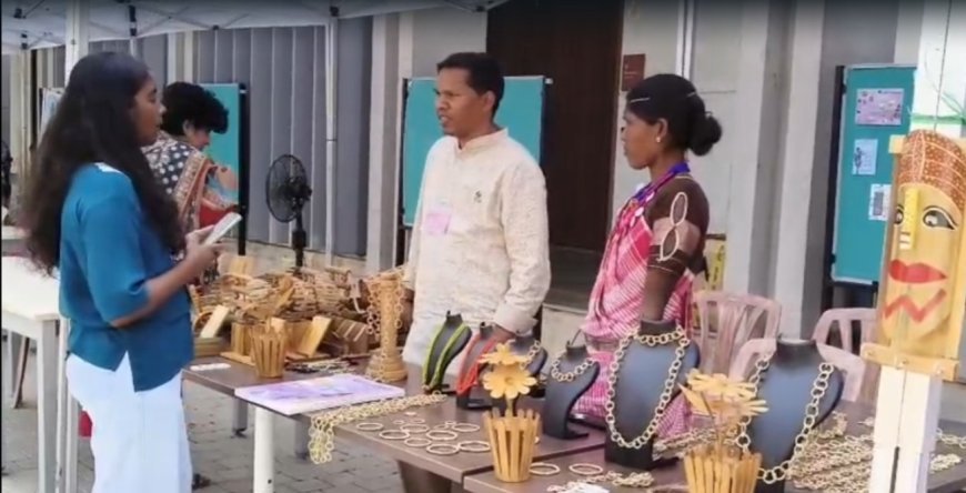 कवर्धा की बैगा महिला उद्यमी श्रीबाई बैगा ने बेंगलुरु में बनाई पहचान, पारंपरिक आभूषणों का कर रहीं प्रदर्शन