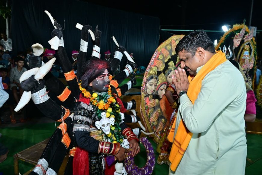 दुर्गा पंडालों में पहुंचे कैबिनेट मंत्री गजेन्द्र यादव, माता रानी के दर्शन कर दीं नवरात्रि की शुभकामनाएं