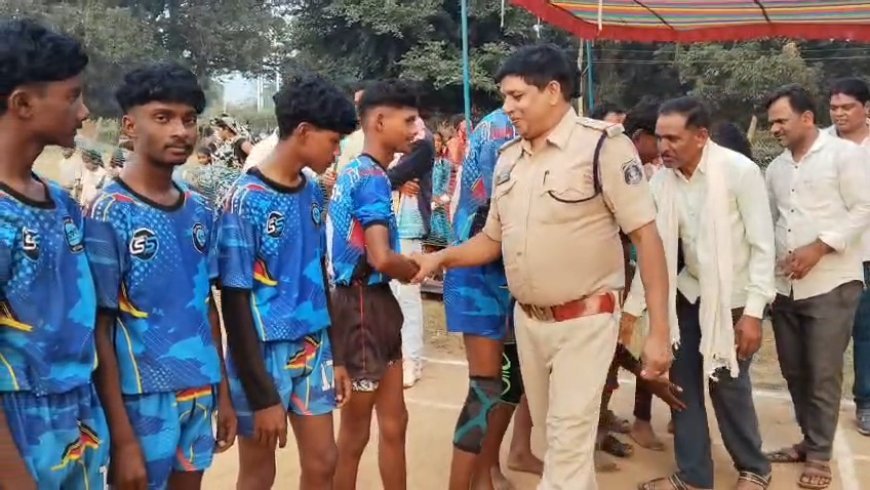 कबीरधाम: लोहारीडीह में रेंगाखार पुलिस ने कराई कबड्डी प्रतियोगिता, 300 ग्रामीणों को यातायात और साइबर सुरक्षा के प्रति किया जागरूक