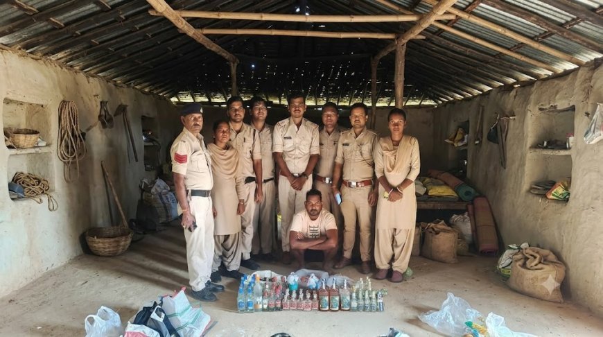 बलरामपुर में मिलावटी शराब के खिलाफ आबकारी विभाग की कार्रवाई, 11.6 बल्क लीटर देशी मदिरा जब्त; 51 खाली शीशियां और 560 ढक्कन बरामद