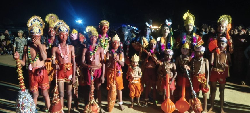 छोटेडोंगर में धूं-धूं कर जला 12 फीट ऊंचा रावण, रामलीला और आतिशबाजी के बीच उमड़ा जनसैलाब, जय श्रीराम के नारों से गूंजा मैदान