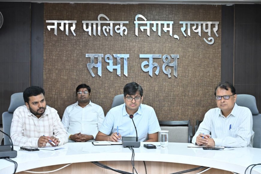 रायपुर निगम आयुक्त संबित मिश्रा ने सफाई और राजस्व वसूली को प्राथमिकता देने के दिए निर्देश