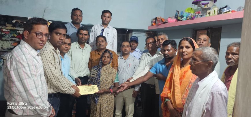 रामलीला में आग से झुलसे हेमंत ध्रुव की मदद को आगे आया टीचर्स एसोसिएशन, उपचार के लिए दिए 50 हजार रुपये