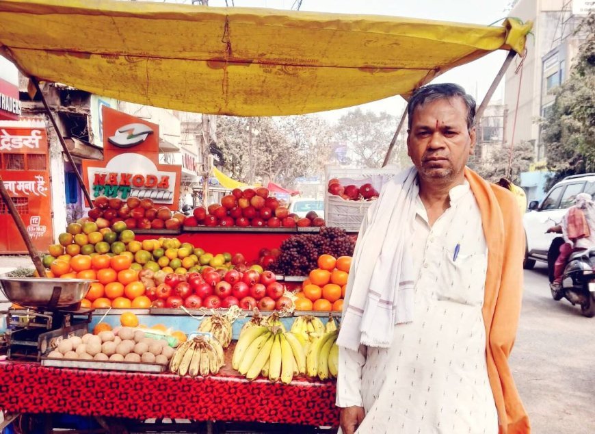 पीएम स्वनिधि योजना से संतोष शर्मा को मिला व्यवसाय विस्तार का अवसर, 50 हजार रुपये की ऋण सहायता से फल-सब्जी कारोबार को मिली मजबूती